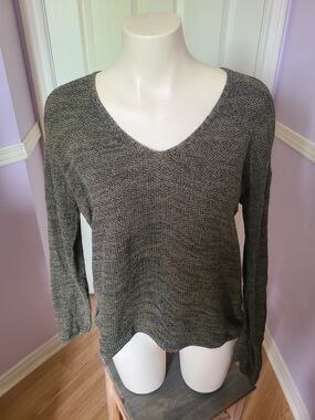 H&M Women's V-Neck Sweater in Charcoal Gray